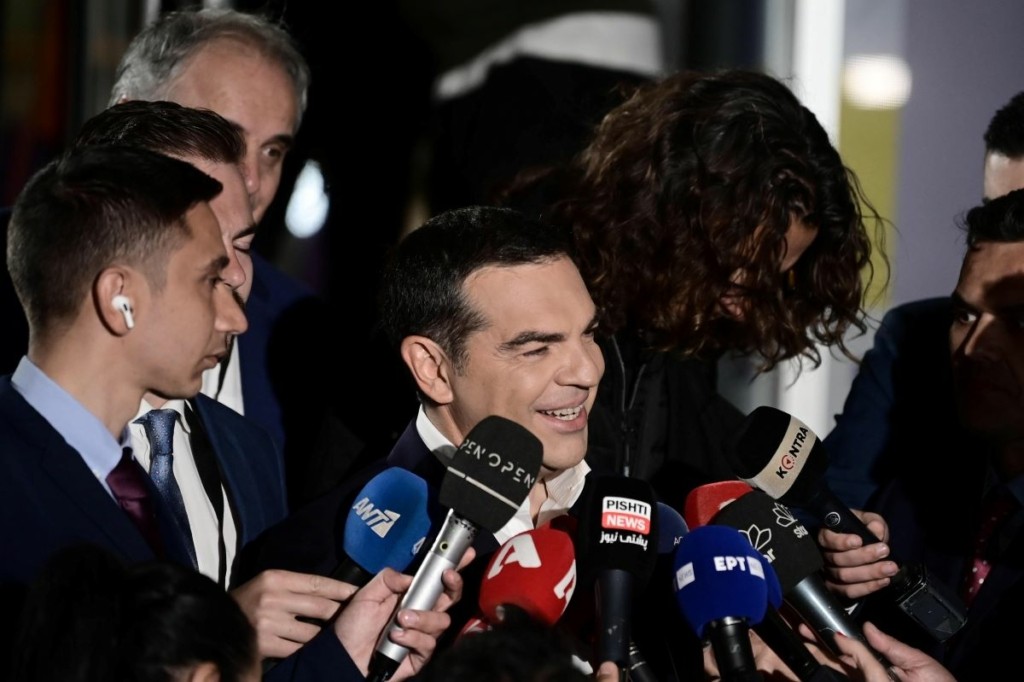 Δηλώσεις Τσίπρα έξω από το ραδιομέγαρο της ΕΡΤ – Ζήτησε να μην προδικάζουμε ότι θα υπάρξουν δεύτερες εκλογές