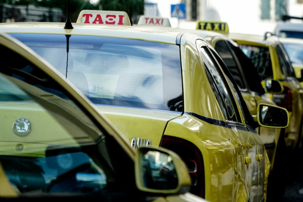 Θρίλερ με νεκρό οδηγό ταξί στο Χαϊδάρι