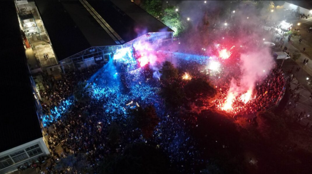 Βόλος: 8.000 νέοι σε πάρτι των “Μηχ-Μηχ”  – Αρκετοί στο νοσοκομείο για υπερβολική κατανάλωση αλκοόλ