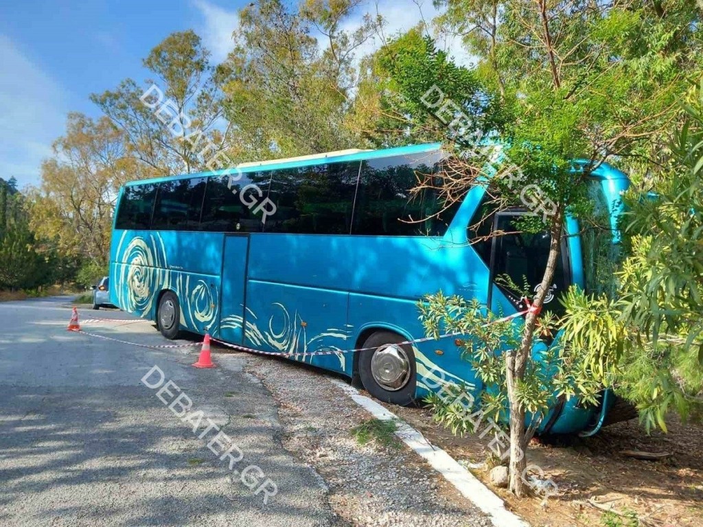 Ελεύθεροι χωρίς περιοριστικούς όρους οι δυο οδηγοί του λεωφορείου στο σοβαρό τροχαίο στην Αίγινα