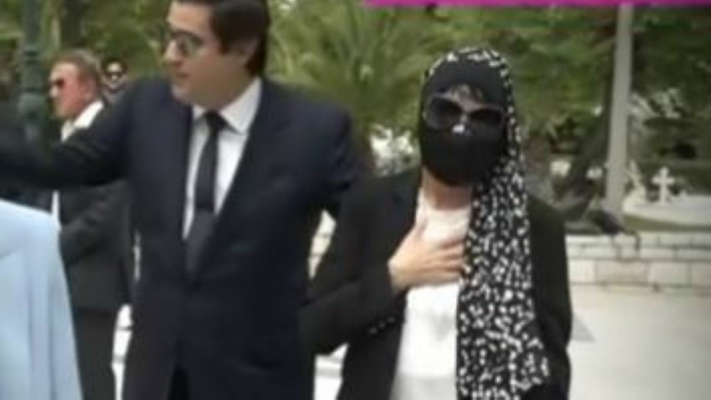 Το τελευταίο “αντίο” στον Στηβ Κακέτση – Συντετριμμένη η Κατιάνα Μπαλανίκα στην κηδεία του (vids)