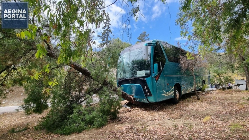 Σοβαρό τροχαίο στην Αίγινα: Λεωφορείο χτύπησε μαθητές που είχαν πάει εκδρομή στο νησί – Μεταφέρονται στο “Παίδων”