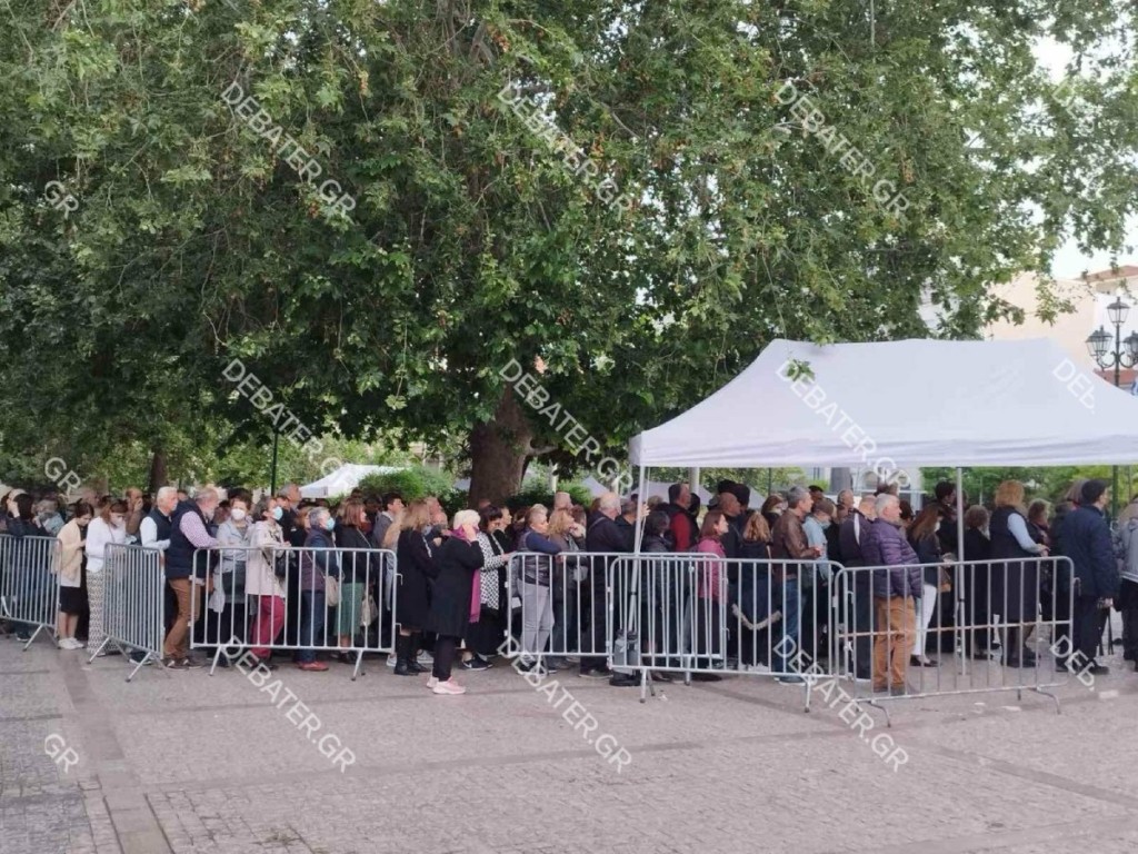 Άξιον Εστί: Συνεχίζεται η προσέλευση πιστών στην Μητρόπολη Αθηνών