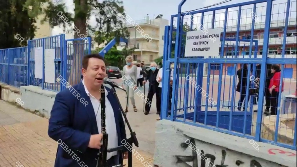 Εκλογές 2023: Με κλαρίνα η ψήφος στο Χαλάνδρι – “Ρίχνουν” και έναν χορό πριν την κάλπη (vid)