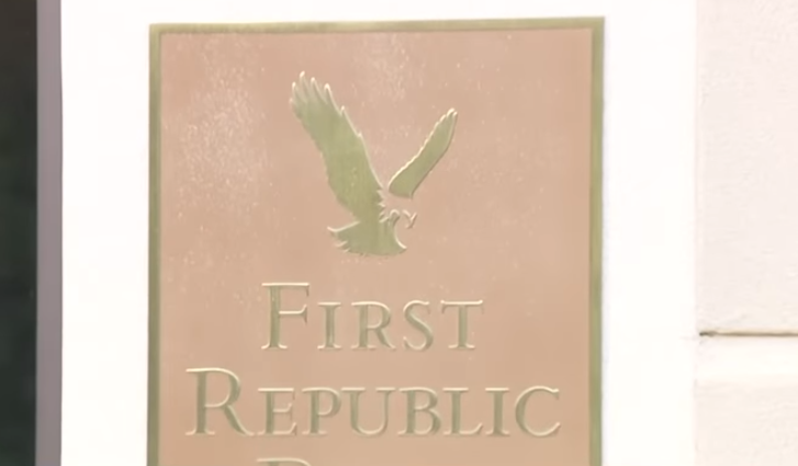 First Republic Bank: Ανησυχίες για την κατάρρευση της τράπεζας | Debater