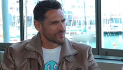 Ο Γιάννης Σπαλιάρας έκανε φωτογράφιση στο πολυτελές σκάφος που έκανε διακοπές ο Έλον Μασκ