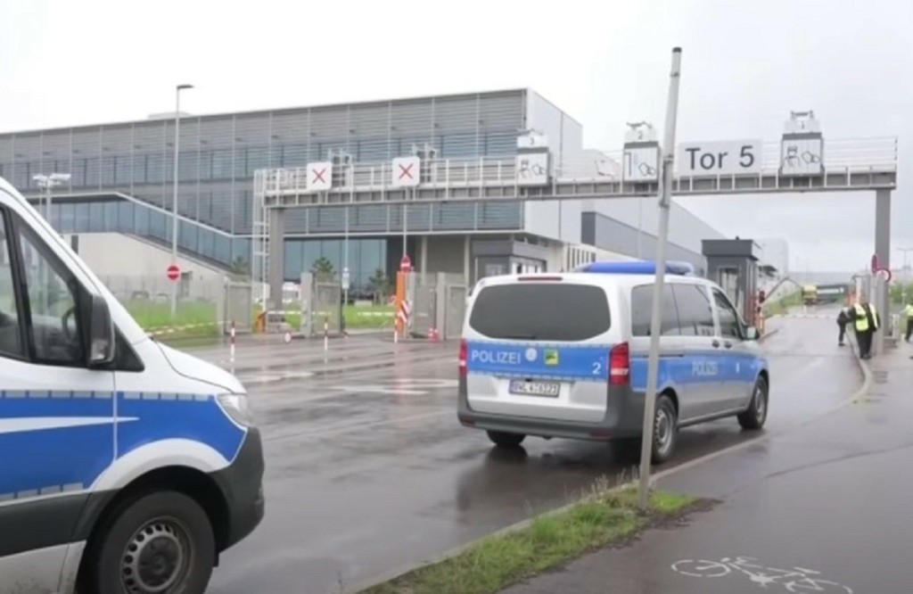 Στους δυο οι νεκροί σε εργοστάσιο της Mercedes στη Γερμανία – Άγνωστα τα κίνητρα του δράστη