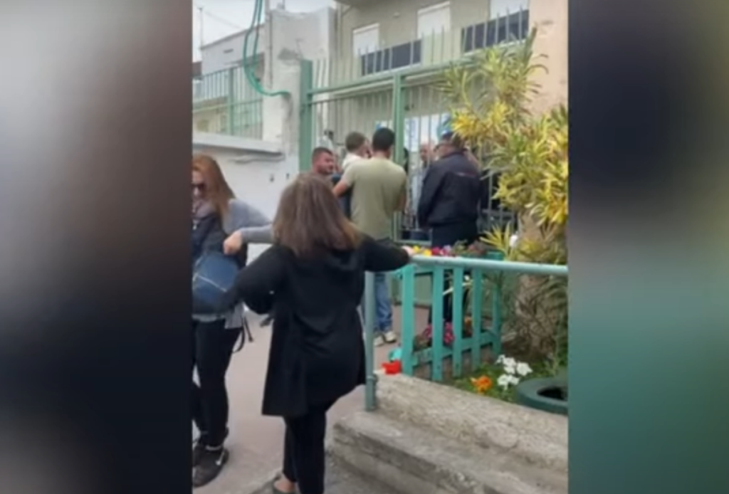 Ηράκλειο: Πήγαν να ψηφίσουν και τους κλείδωσαν στο κτίριο (vid)