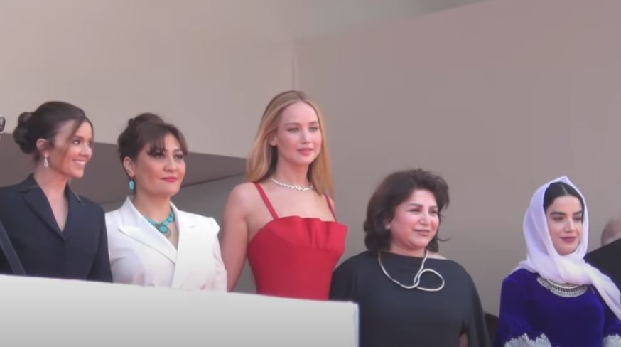 «Bread and Roses»: Στο Φεστιβάλ Καννών το ντοκιμαντέρ της Τζένιφερ Λόρενς για τις γυναίκες του Αφγανιστάν (vids)