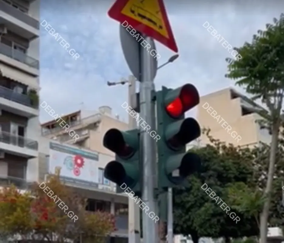 Αυτοψία του DEBATER στον Πειραιά – Χαλασμένα φανάρια πεζών στη Γρηγορίου Λαμπράκη