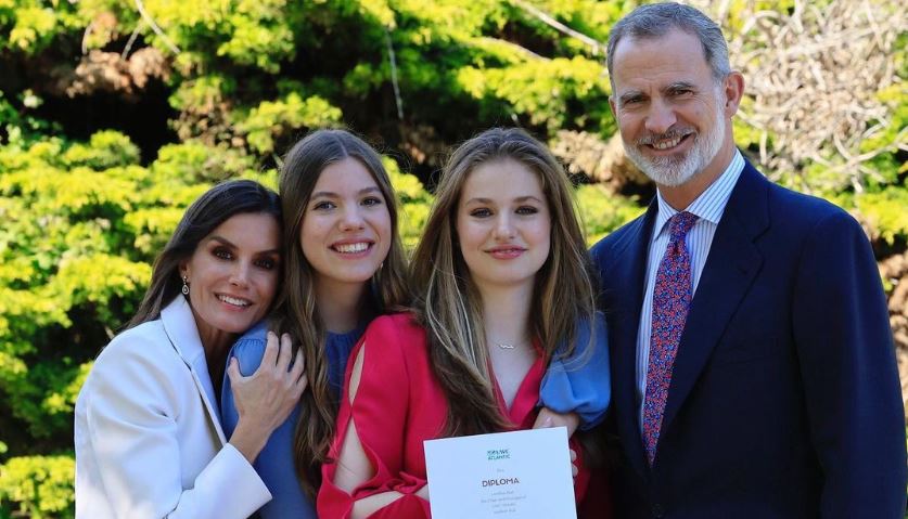 Η κόρη του βασιλιά Φελίπε και της Λετίθια, πριγκίπισσα Λεονόρ, αποφοίτησε! (pics&vid)