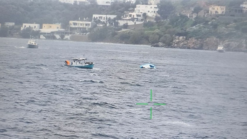 Στην Αντίπαρο εντοπίστηκε σορός γυναίκας από το ναυάγιο με μετανάστες στη Μύκονο