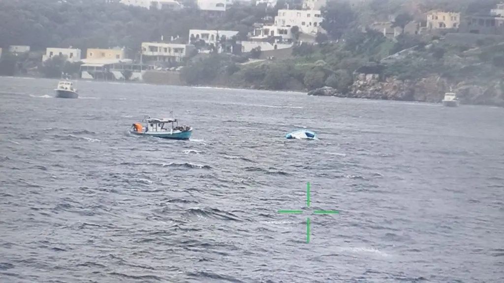 Στην Αντίπαρο εντοπίστηκε σορός γυναίκας από το ναυάγιο με μετανάστες στη Μύκονο