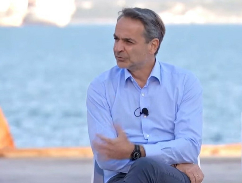 Ο Μητσοτάκης χτύπησε ξανά στο TikTok – Το χαμένο πέναλτι και τα ντολμαδάκια