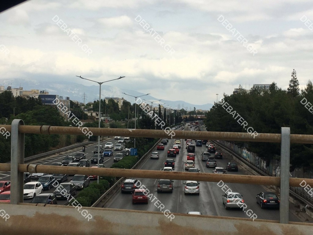 Κίνηση τώρα: Ακινητοποιημένο όχημα στον Κηφισό – Μποτιλιάρισμα και καθυστερήσεις