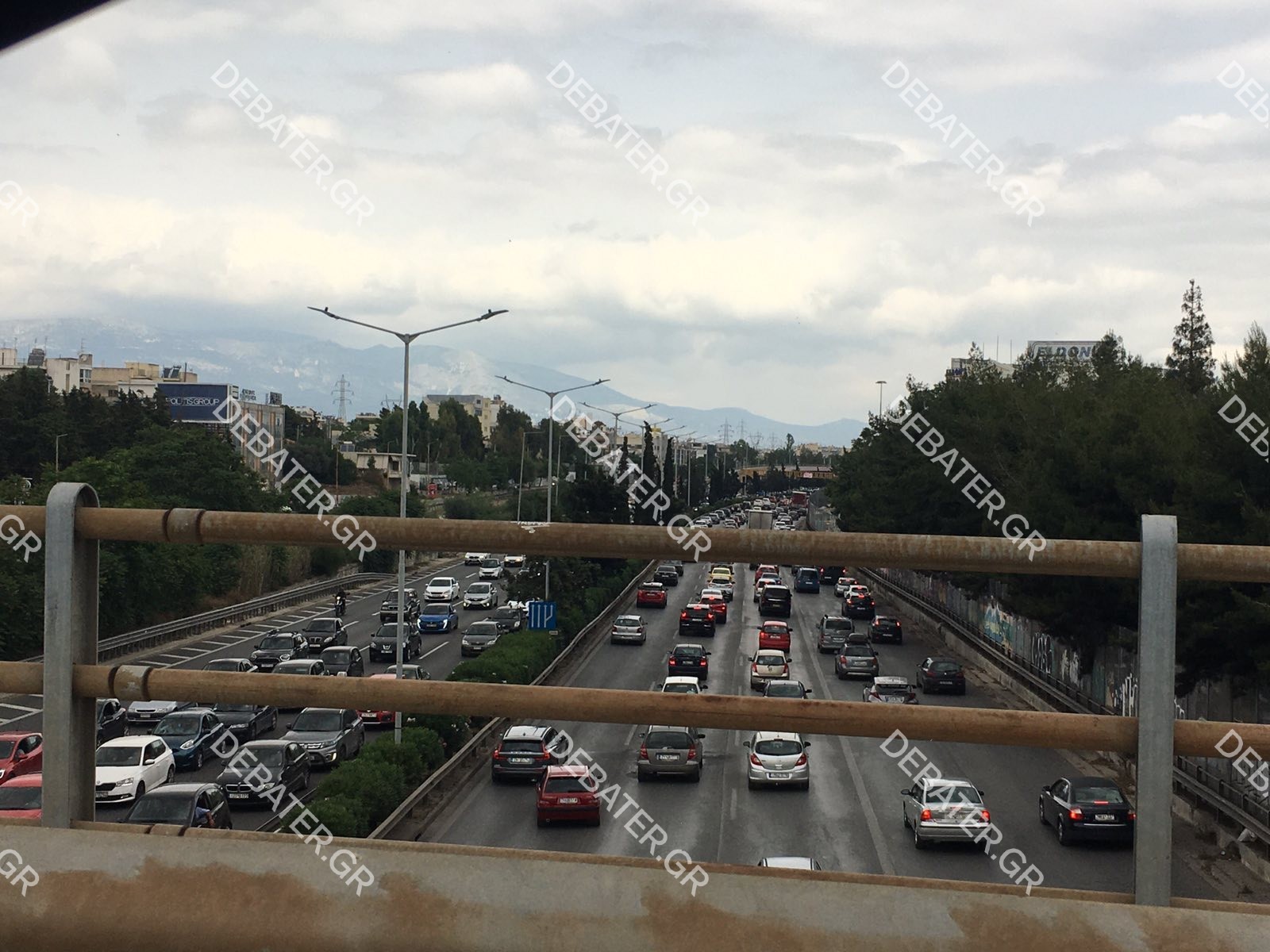 Κίνηση τώρα: Ακινητοποιημένο όχημα στον Κηφισό – Μποτιλιάρισμα και καθυστερήσεις