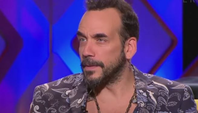 Ο Πάνος Μουζουράκης απαντά για το ποίημα πριν τον γάμο του που προκάλεσε αντιδράσεις (vid)
