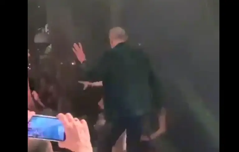 Πάνος Καμμένος: Ξέφρενος χορός σε μπαρ με δερμάτινο παντελόνι σε ρυθμούς “Hot Stuff”