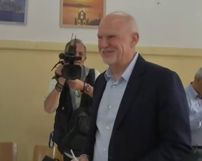 Ψήφισε στην Πάτρα ο Γιώργος Παπανδρέου