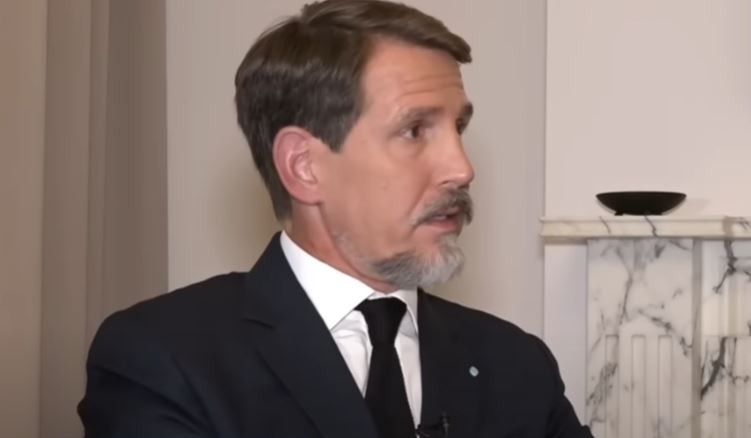 Στο νοσοκομείο για επέμβαση ο Παύλος Γλύξμπουργκ – Τι συνέβη (pic)