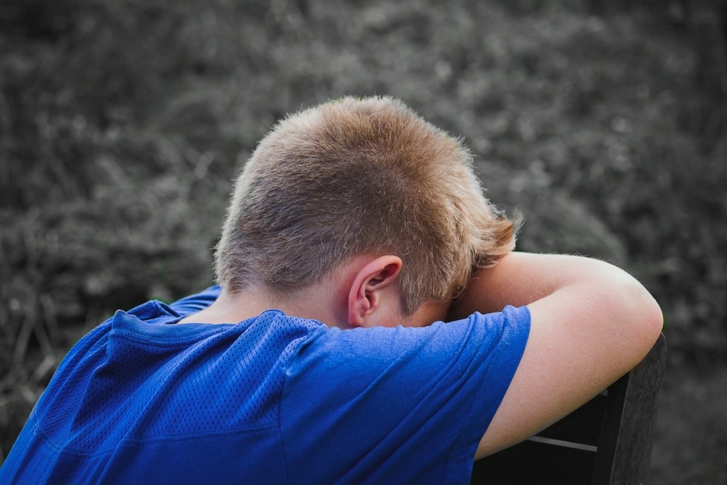 Εφιάλτης για 10χρονο στις ΗΠΑ – Τον κλείδωναν και τον άφηναν χωρίς νερό και φαγητό – Ζύγιζε 16 κιλά