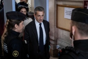 Νικολά Σαρκοζί: Η Liberation έβαλε τον πρώην πρόεδρο της Γαλλίας πίσω από τα κάγκελα ενός κελιού