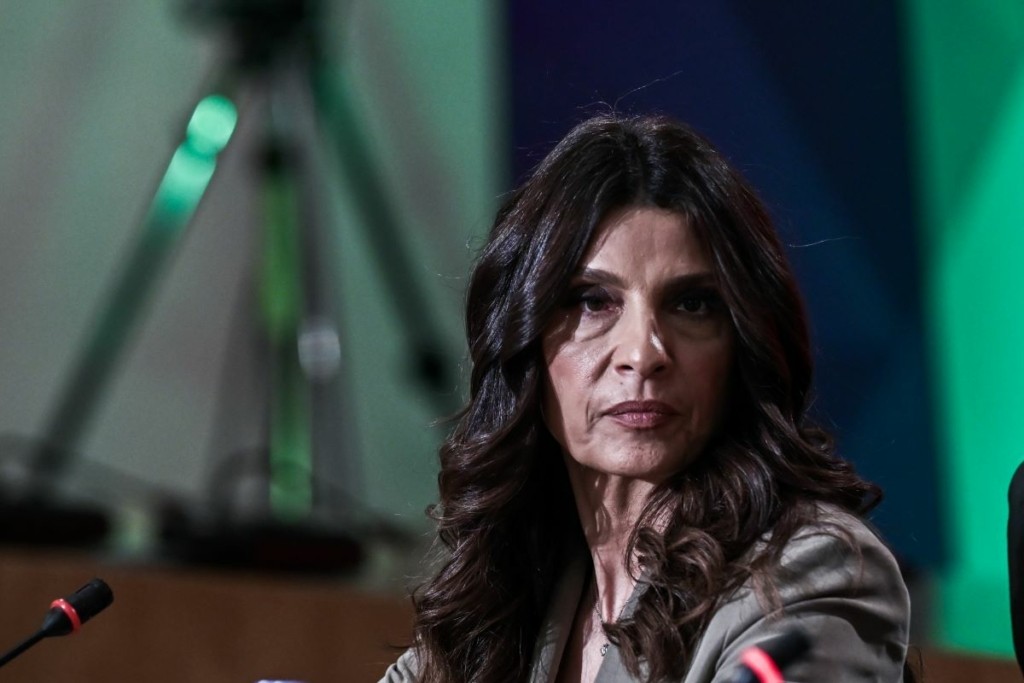 Αιχμηρή απάντηση Τσαπανίδου σε Μητσοτάκη –  “Επιτέθηκε χυδαία σε γονείς θυμάτων στα Τέμπη”