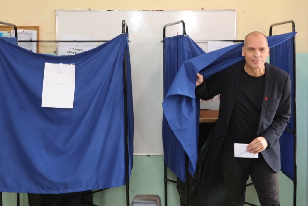 Εκλογές 2023: Ψήφισε στο Πέραμα ο επικεφαλής του ΜέΡΑ25, Γιάνης Βαρουφάκης