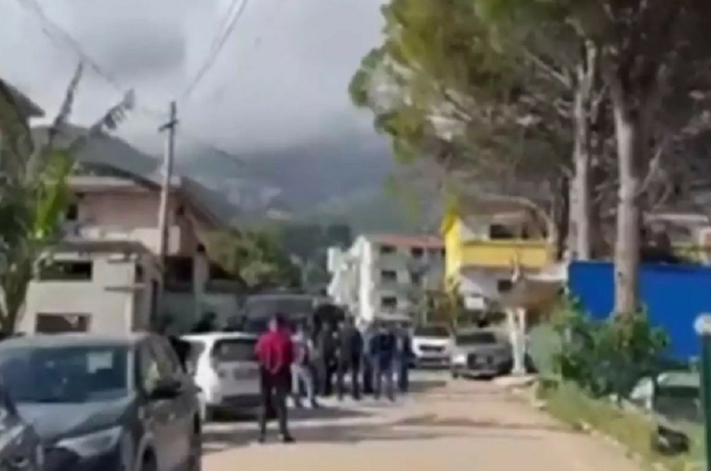 Ραγδαίες εξελίξεις στην Χειμάρρα – Γκρεμίζουν σπίτι Έλληνα ομογενή