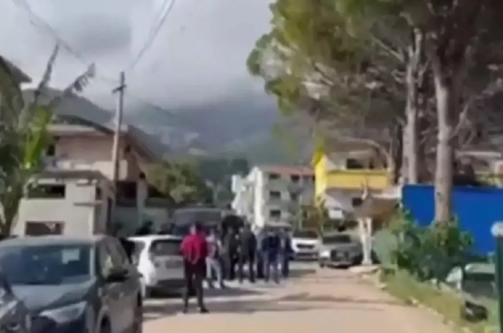 Ραγδαίες εξελίξεις στην Χειμάρρα – Γκρεμίζουν σπίτι Έλληνα ομογενή