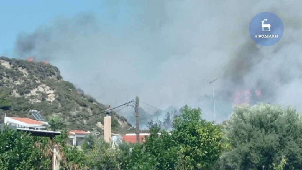 Οριοθετήθηκε η φωτιά στην Κρεμαστή στην Ρόδο