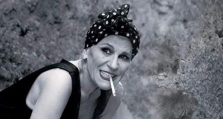 Χρύσα Ρώπα – Το βιογραφικό, η ηλικία, ο πρώην σύζυγος Θανάσης Λάλας, ο γιος, το θέατρο, το εγγόνι και ο καρκίνος της αδελφής της που την σημάδεψε
