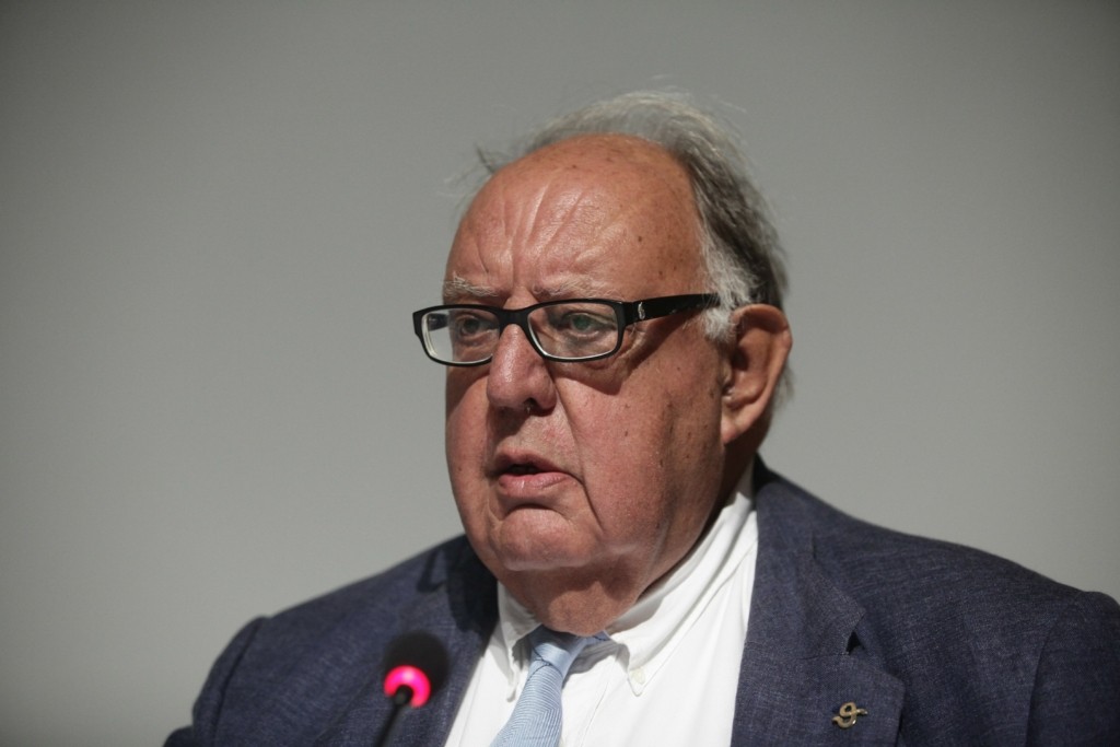 Το τελευταίο αντίο στον Θεόδωρο Πάγκαλο – Συντετριμμένοι η Χριστίνα Χριστοφάκη και τα παιδιά τους