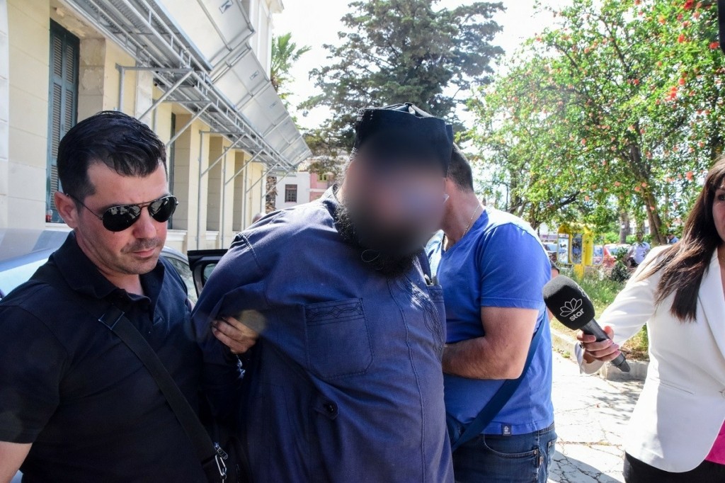 Συγκλονίζει η μητέρα του 12χρονου στο Ναύπλιο που δέχθηκε το αισχρό βίντεο από τον ιερέα- «Θα ζω με το άγχος μην πλησιάσει το παιδί μου»
