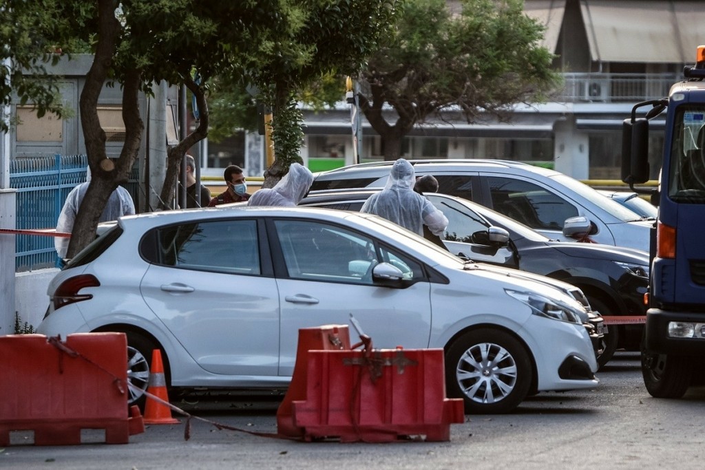 Συναγερμός στην ΕΛΑΣ – Βρέθηκε με βαρύ οπλισμό κλεμμένο αυτοκίνητο στον Νέο Κόσμο