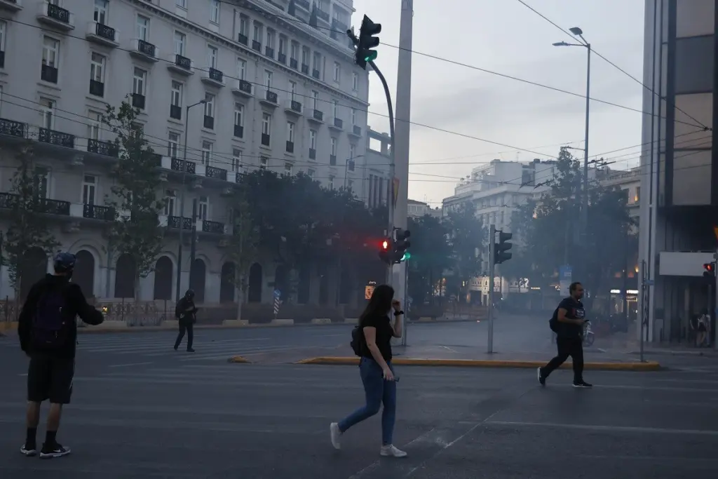 Επεισόδια στο κέντρο της Αθήνας στην πορεία για το ναυάγιο στην Πύλο