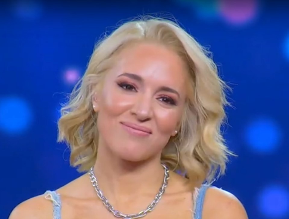 J2US: Η Καλομοίρα «εισέβαλε» στο show ως secret coach! (vids)