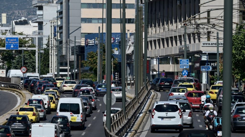 Αυξημένη η κίνηση στην Κηφισίας λόγω τροχαίου στο ύψος του Χαλανδρίου