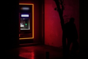 Οι τέσσερις μεγάλες αλλαγές που έρχονται στις συναλλαγές μέσω ΑΤΜ στις τράπεζες