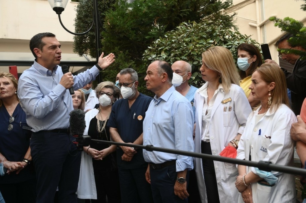 Ο Αλέξης Τσίπρας στο Λαϊκό Νοσοκομείο: «Βιώνουμε μέρες κατάρρευσης του ΕΣΥ»