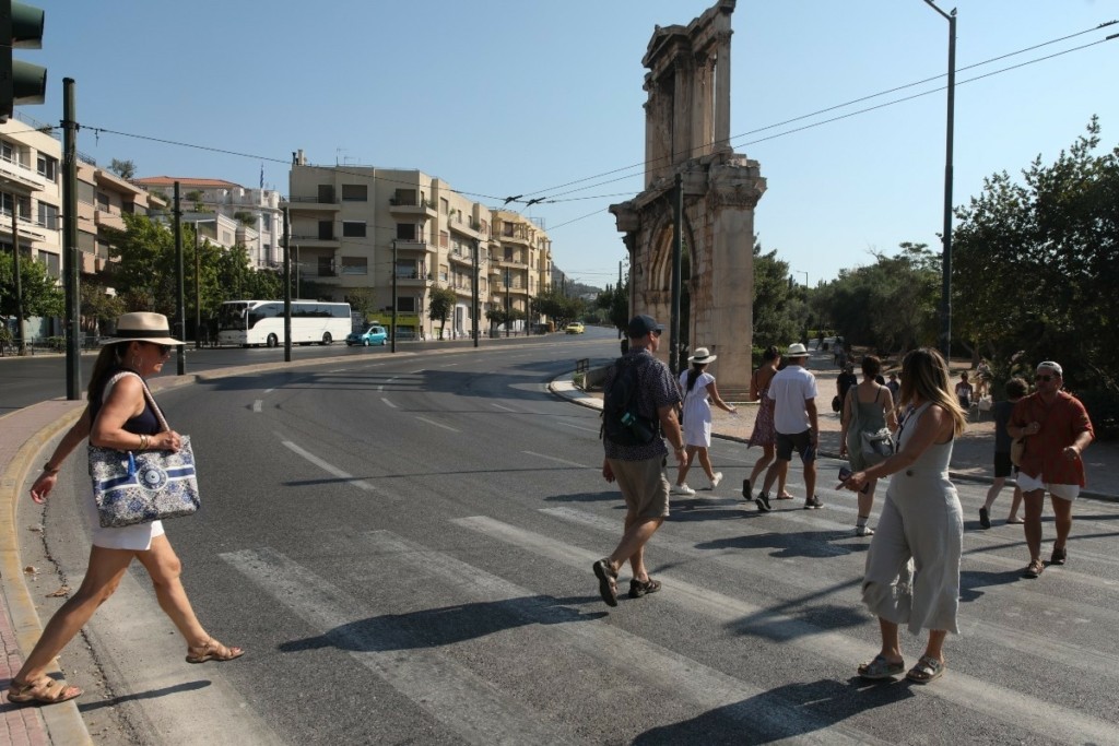 Δήμος Αθηναίων: 11 νέα σημεία στάσης και στάθμευσης των τουριστικών λεωφορείων – Τι ισχύει πλέον στη Λεωφόρο Αμαλίας