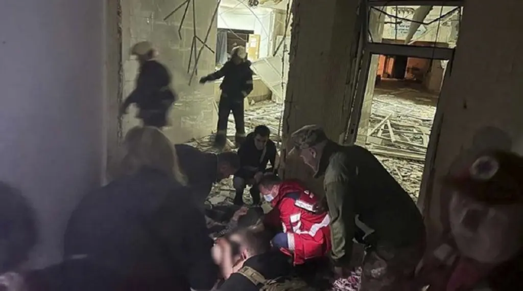Τρόμος στο Ντνίπρο – Τουλάχιστον 13 τραυματίες από έκρηξη σε διώροφη κατοικία