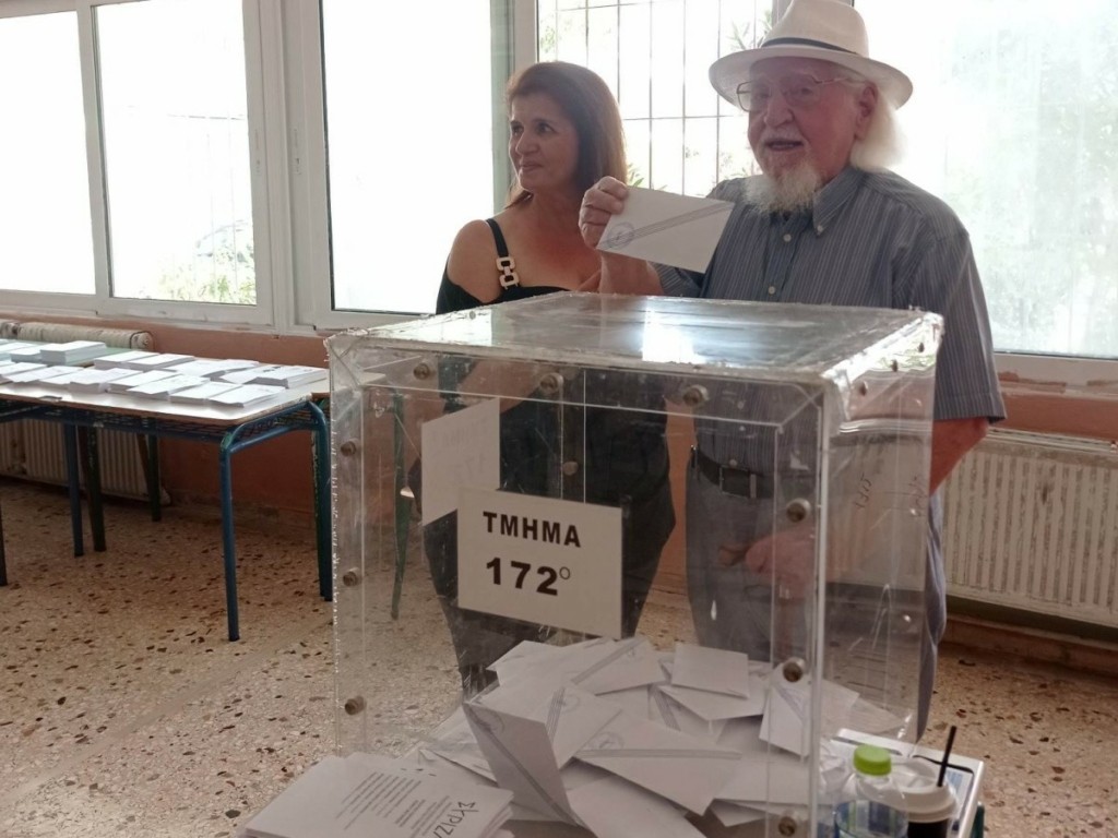 Εκλογές 2023: Ακούραστος 99χρονος έριξε την ψήφο του στις κάλπες – «Ίσως είναι η τελευταία φορά»