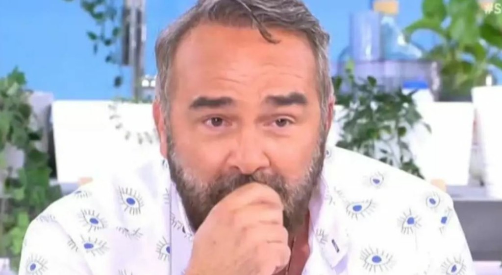 “Λύγισε” ο Γρηγόρης Γκουντάρας – “Μας είπαν ότι πέθανε στη γέννα το τρίτο παιδί που έκαναν οι γονείς μου” (vid)