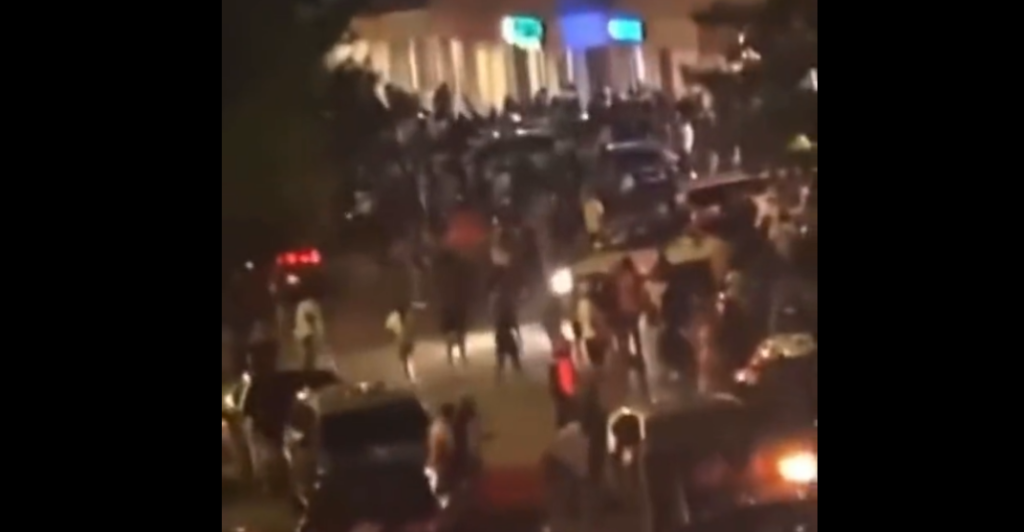 Νέο μακελειό στις ΗΠΑ – Δεκάδες θύματα από μαζικούς πυροβολισμούς στο Ιλινόι