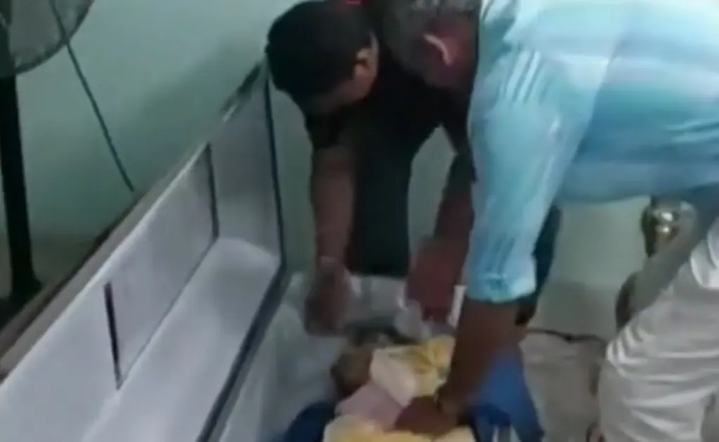 Τη θεωρούσαν νεκρή και «ξύπνησε» στην κηδεία της – «Το φέρετρο άρχισε να κάνει ήχους» (vid)