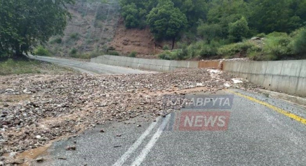 Χτύπησε την Αχαΐα η κακοκαιρία – Κλειστός ο δρόμος Πούντας-Καλαβρύτων από κατολίσθηση