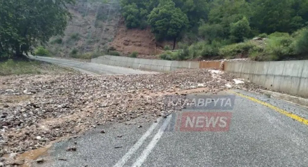 Χτύπησε την Αχαΐα η κακοκαιρία – Κλειστός ο δρόμος Πούντας-Καλαβρύτων από κατολίσθηση