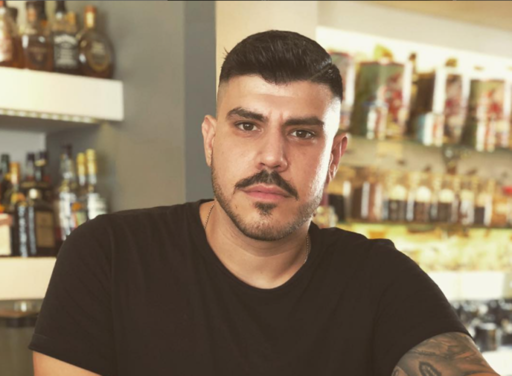 Θάνος Κασούμης – Το βιογραφικό, η ηλικία, η σύζυγος, ο γάμος, τα παιδιά, το Instagram και οι σπουδές