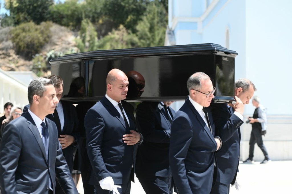 Νόνικα Γαληνέα: Το τελευταίο αντίο στην ηθοποιό – Πλήθος κόσμου στην κηδεία της